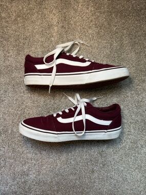 VANS Women’s Ward Low Top Sneakers